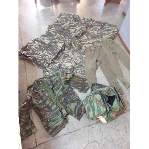 585 - Camoflage Bag & Jacket (L), Tent / Canopy and 2 x Pairs of Green Under Trousers (5)