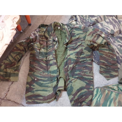 585 - Camoflage Bag & Jacket (L), Tent / Canopy and 2 x Pairs of Green Under Trousers (5)