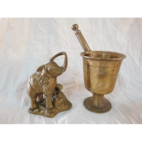 76 - Large Brass Pestle & Mortar (Ø13cm H:17cm) Together with Brass Colour Elephant Book End / Ornaments ... 