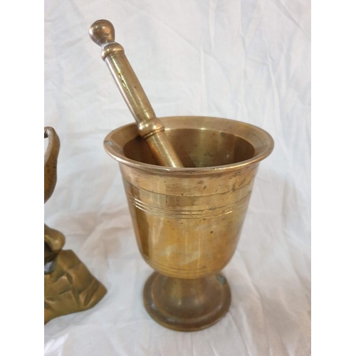 76 - Large Brass Pestle & Mortar (Ø13cm H:17cm) Together with Brass Colour Elephant Book End / Ornaments ... 