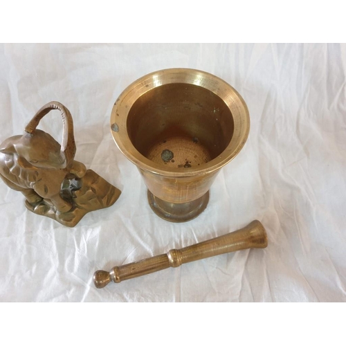 76 - Large Brass Pestle & Mortar (Ø13cm H:17cm) Together with Brass Colour Elephant Book End / Ornaments ... 