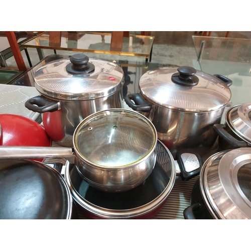 542 - 2 x Boxes / Large Qty of Saucepans, Frying Pans, Baking Tins etc