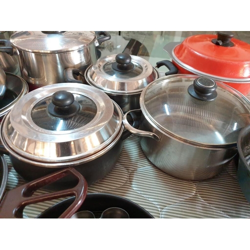 542 - 2 x Boxes / Large Qty of Saucepans, Frying Pans, Baking Tins etc