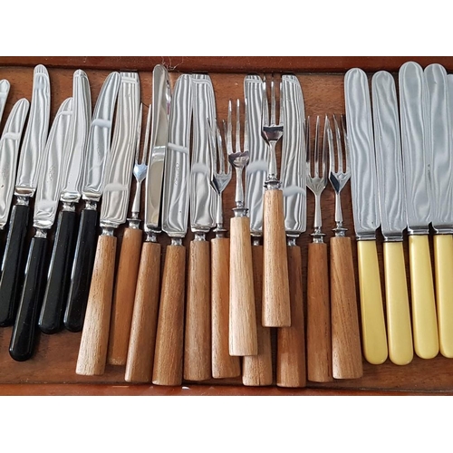 659 - 2 x Set of Butter Knifes and Dessert Cutlery Set with Wooden Handle on Wooden Tray (24cm x 36.5cm)