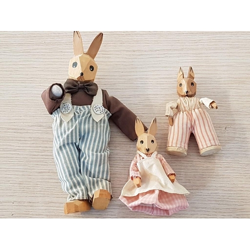 665 - 3 x Wooden Figurines of Bunny Grandfather with Bunny Grandchildren and Wooden Bowl on Leg (Ø15cm x H... 