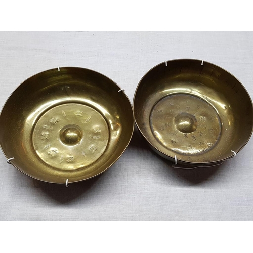 766 - Brass Wall Ornaments inc; Pair of Matching Bowls (Ø19cm & Ø20cm & 2 x Plates (Ø26cm & Ø26.5cm)