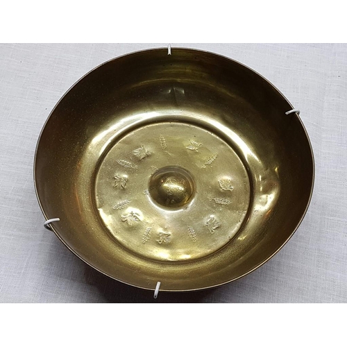 766 - Brass Wall Ornaments inc; Pair of Matching Bowls (Ø19cm & Ø20cm & 2 x Plates (Ø26cm & Ø26.5cm)