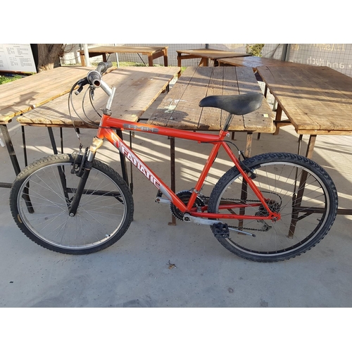 668 - Fanatic Diamond Red Mountain Bike