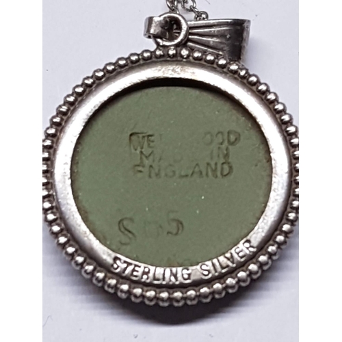 715 - Wedgwood (Green) Round (Ø2.5cm) Silver Pendant & Silver Chain