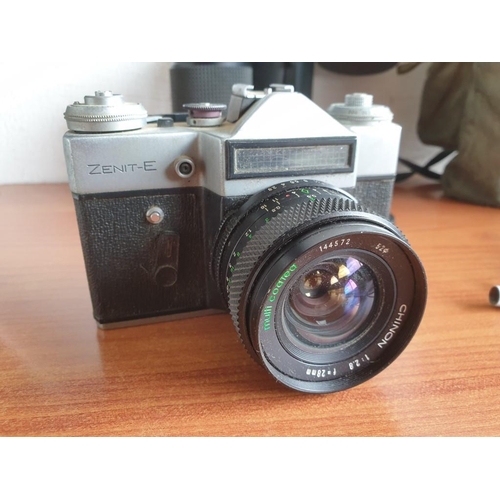 657 - Vintage Zenit-e 35mm Camera (No. 69065869 Made in USSR) Together with Hanimex No. 712841 80-205mm Le... 