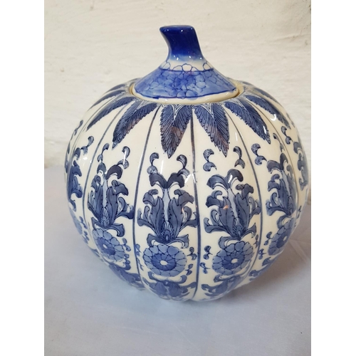 669 - Large White Blue Ceramic Jar with Lid in Shape of a Pumpkin and Chrysanthemum Pattern (Ø20cm H:24cm)