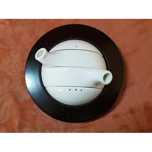 303 - Modern White / Black Tableware