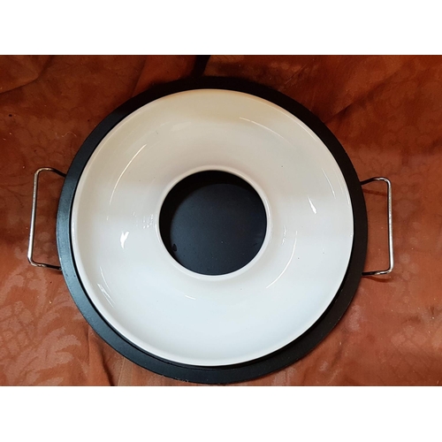 303 - Modern White / Black Tableware
