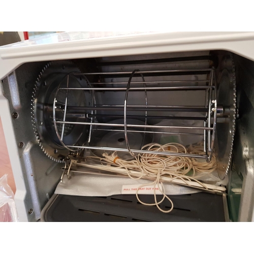 322 - Compact Showtime Rotisseries & BBQ Oven *Working when Lotted*