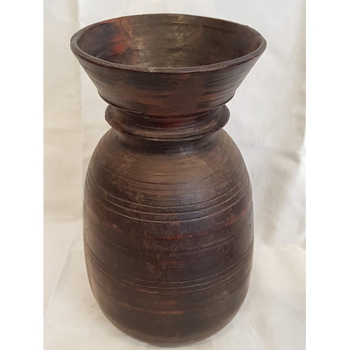300 - In Wood Hand Made Large Wooden Vase and Cat Figurines (H:22cm)