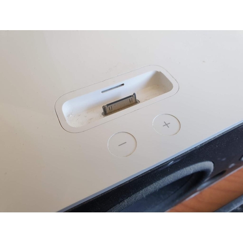 57 - Apple iPod Hi-Fi Speaker Dock (Model A1121), White
