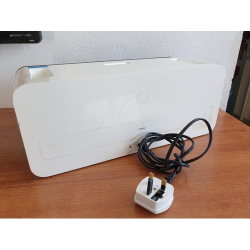 57 - Apple iPod Hi-Fi Speaker Dock (Model A1121), White