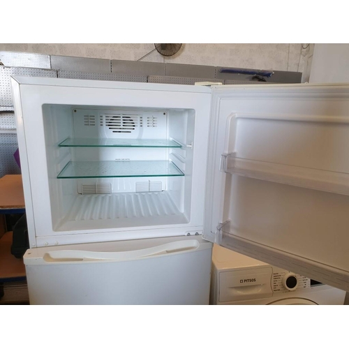 221 - Refrigerator iG His White *Working when Lotted*