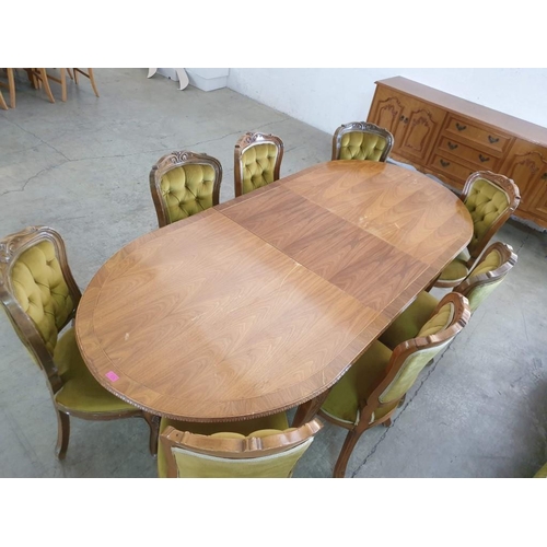 229 - Vintage Wood Effect Extendable Oval Dinning Table in Classical Style with Carved Cabriole Legs and S... 
