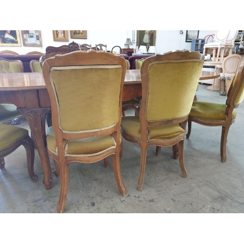 229 - Vintage Wood Effect Extendable Oval Dinning Table in Classical Style with Carved Cabriole Legs and S... 