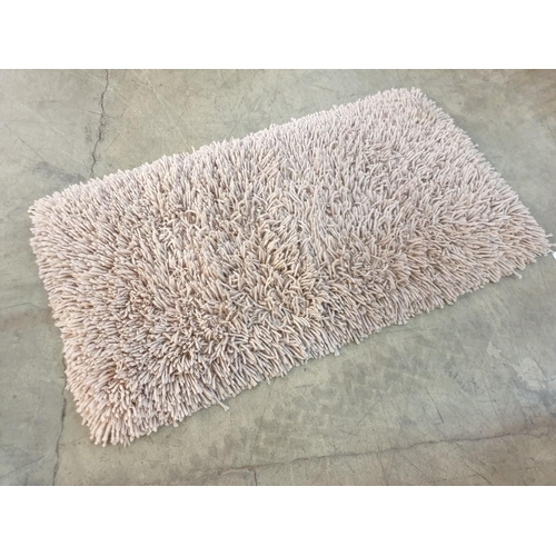 315 - Shag Pile Rug (130cm x 70cm)