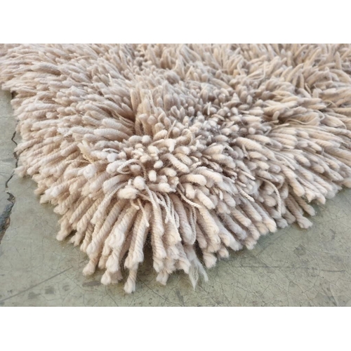 315 - Shag Pile Rug (130cm x 70cm)