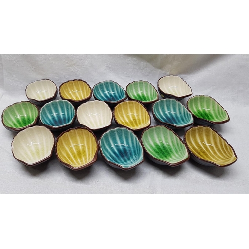 199 - Set of 16 x mini ceramic Snack Bowl in Seashell Shape