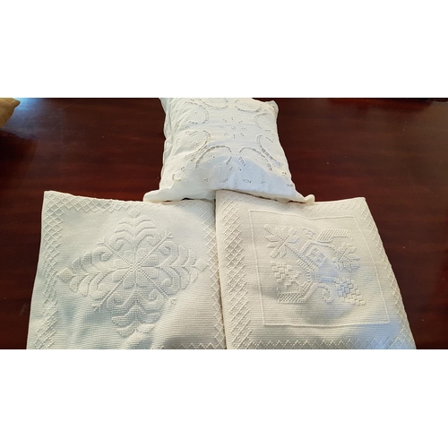 320 - 5 x Assorted Scatter Cushions