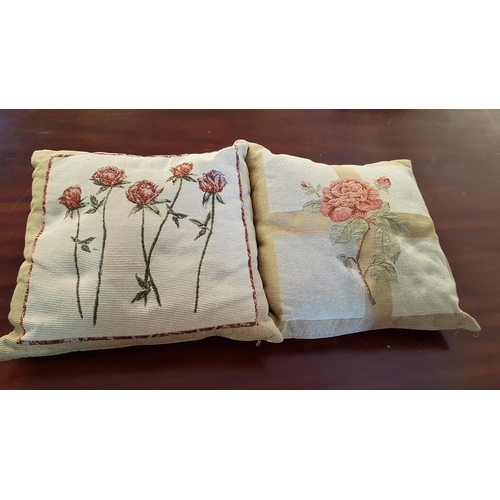 320 - 5 x Assorted Scatter Cushions