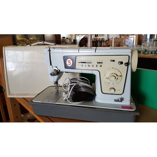 219 - Singer Vintage Electric Sewing Machine (Un-Tested)