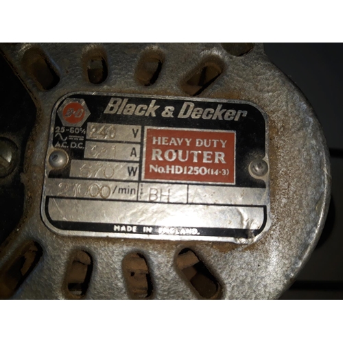 281 - Black & Decker Heavy Duty Router