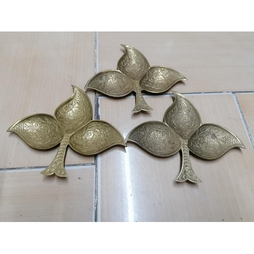 522 - Ornate Brass Ashtrays (x2), Leaves (x3) and Pair of Brass Door Handles (x7 Items)