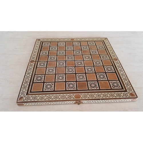 534 - Set of Chess Wooden Chessmen's and Oriental Pattern Board