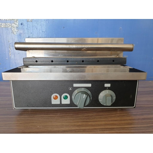 456 - Stainless Steel Commercial Waffle Maker *Wokring when Lotted*