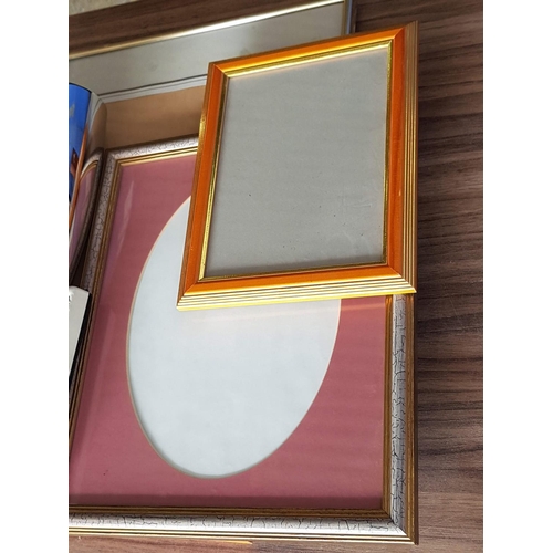 508 - Home Decor; Small Mirror and Various of Photo Frame and Vase