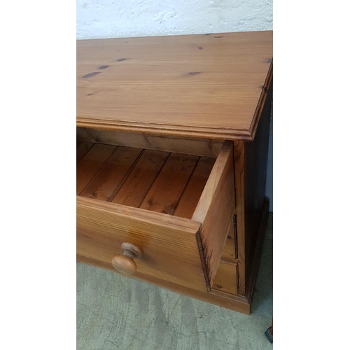 132 - Small Chest of 3 - Drawers (73cm x 54cm x 75.5cm)