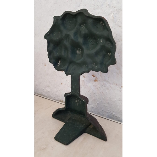 172 - Apple Tree Small Cast Iron Door Stop (H:16.5cm)