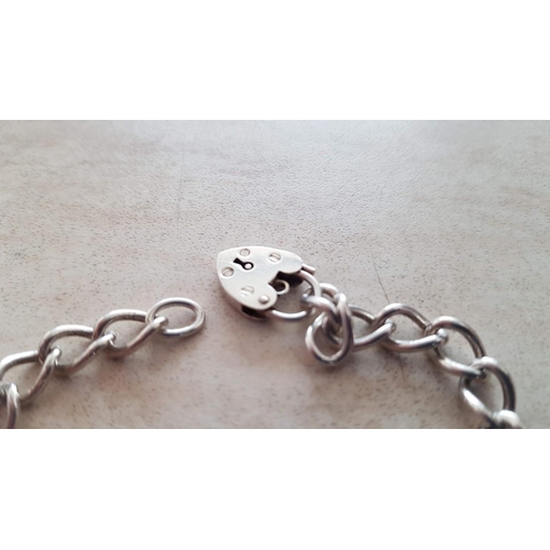 186 - Vintage Solid Sterling Silver Hallamarked Charm Bracelet, Birmingham 13.5grms