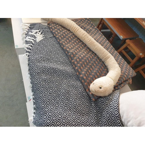 231 - Qty of Soft Furnishings; Grey, Black & White Blanket / Throw with 2 x Matching Cushions, 2 x Scatter... 