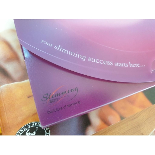 247 - Collection of 14 x Books; Sliming World Recipes, Body Blitz Diets, Cocktails, Wine Tasting, Green an... 