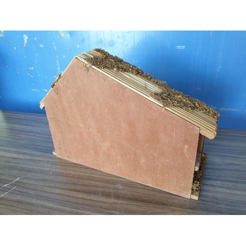 268 - Nativity Set with Wood and Straw Stable (L:35cm H:29cm) and Porcelain Figures (4cm-13cm)