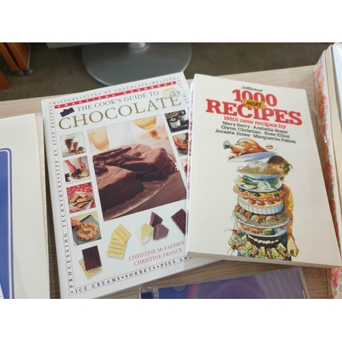 271 - Collection of Greetings Cards, Note Pads, Decorative Note Cards & Envelopes, Acupuncture Kit, 2 x Bo... 