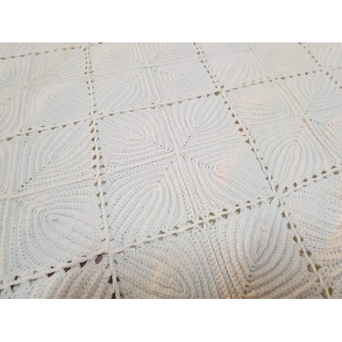 289 - Large Bed Cover Throw (Approx. 225cm x 180cm)