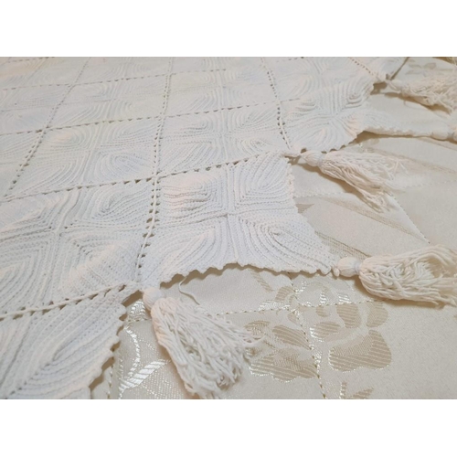 289 - Large Bed Cover Throw (Approx. 225cm x 180cm)