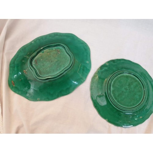 263 - 3 x Pieces of Cabbage Leaf Crockery (Made in Portugal)  & 2 x Green Crockery Dishes (Ø13 - Ø29cm)