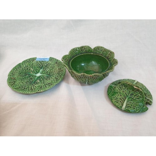 263 - 3 x Pieces of Cabbage Leaf Crockery (Made in Portugal)  & 2 x Green Crockery Dishes (Ø13 - Ø29cm)