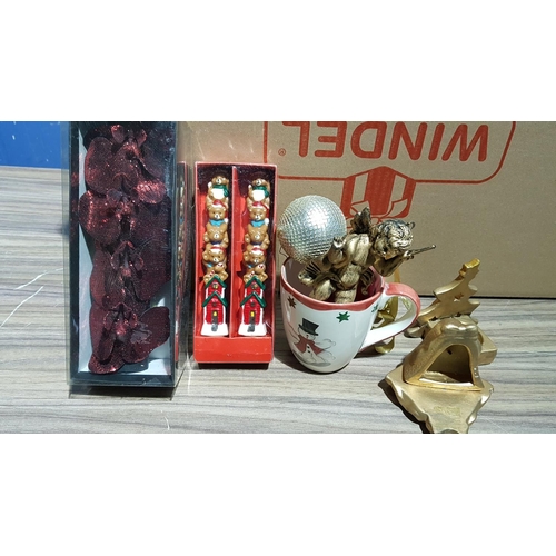 113 - Large Box of Christmas Decorative inc; Christmas Balls, Christmas Flowers, Figurines etc