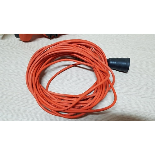 157 - Black & Decker Electric Hedge Trimmer Beht 201 * Working when Lotted*