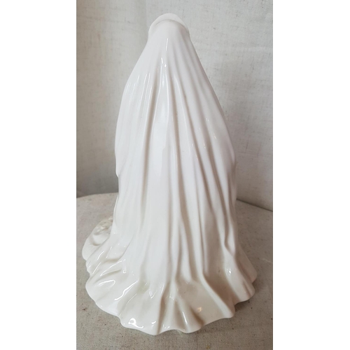 65 - Royal Worcester (2007) Her Majesty Queen Elizabeth II Porcelain Figurine (H:23cm)