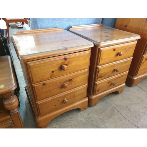 76 - Pair of Pine 3 - Drawer Bedside Units with Glass Top (46 x 44 x 61cm) (2)